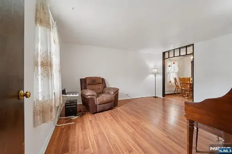 12 Macarthur Hasbrouck Heights NJ 07604