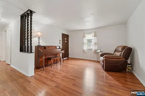 12 Macarthur Hasbrouck Heights NJ 07604