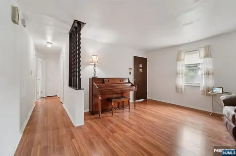 12 Macarthur Hasbrouck Heights NJ 07604
