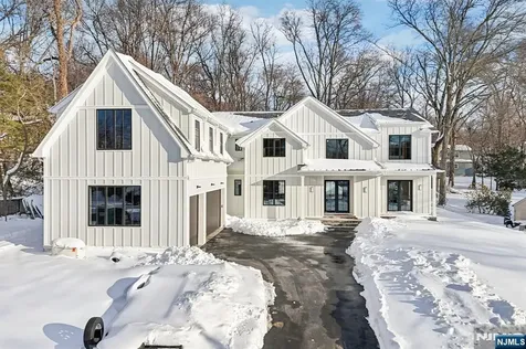 91 Macarthur Avenue Closter NJ 07624