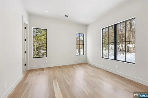 91 Macarthur Avenue Closter NJ 07624