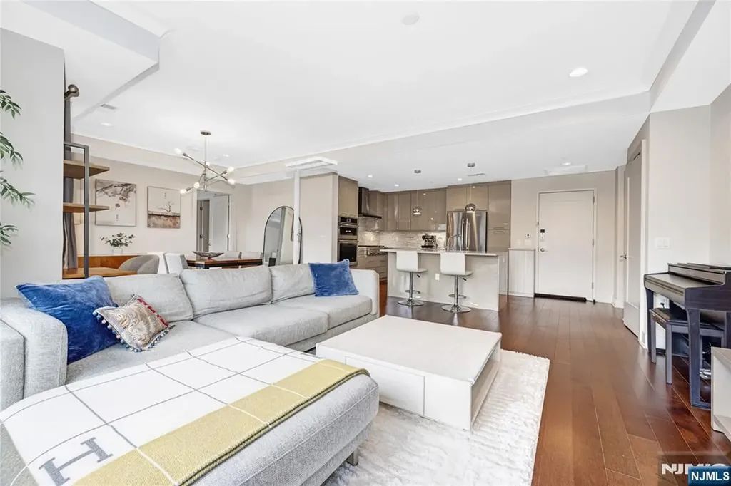 150 Henley Place Weehawken NJ 07086