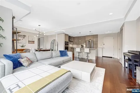 150 Henley Place Weehawken NJ 07086