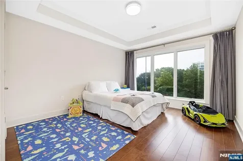 150 Henley Place Weehawken NJ 07086