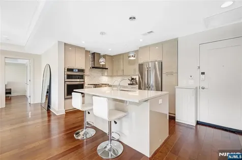 150 Henley Place Weehawken NJ 07086