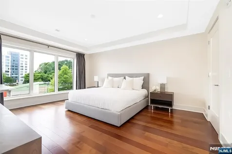 150 Henley Place Weehawken NJ 07086