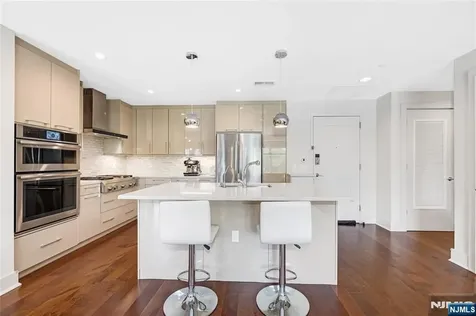 150 Henley Place Weehawken NJ 07086