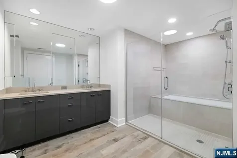 150 Henley Place Weehawken NJ 07086