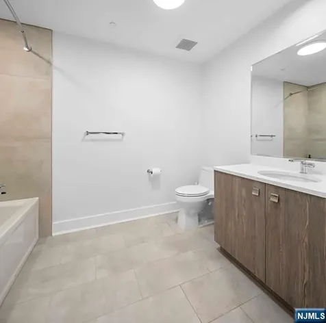 150 Henley Place Weehawken NJ 07086