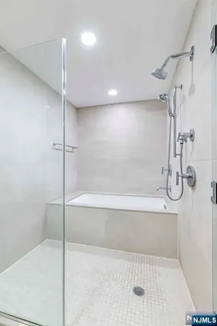 150 Henley Place Weehawken NJ 07086
