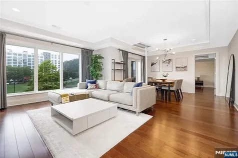 150 Henley Place Weehawken NJ 07086