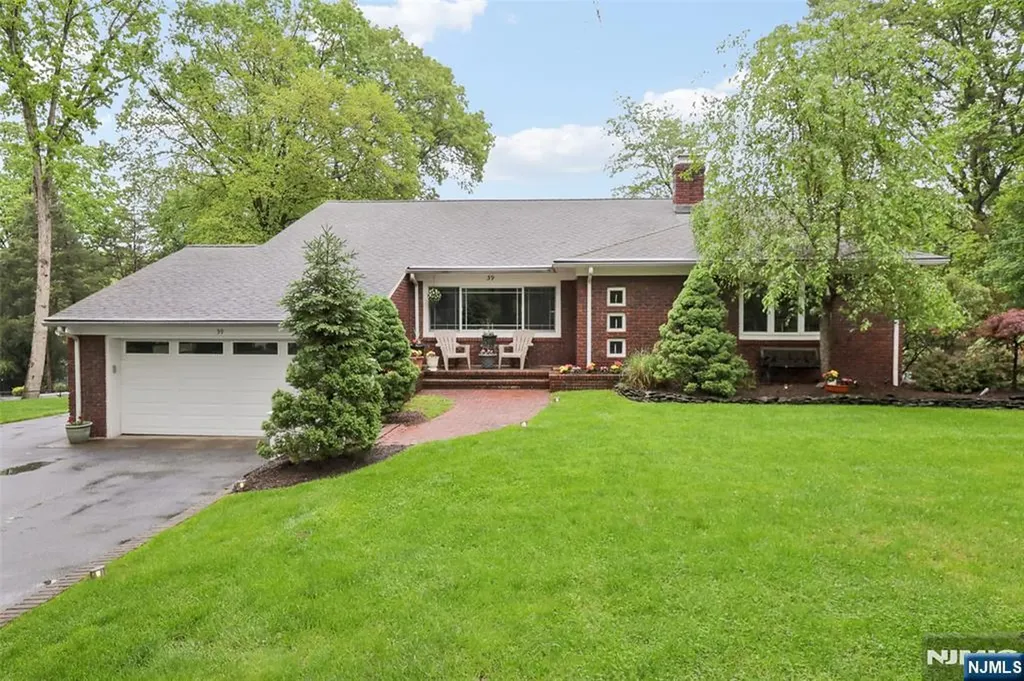 39 Chuckanutt Drive Oakland NJ 07436