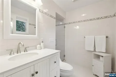 39 Chuckanutt Drive Oakland NJ 07436