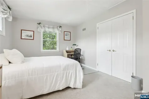39 Chuckanutt Drive Oakland NJ 07436