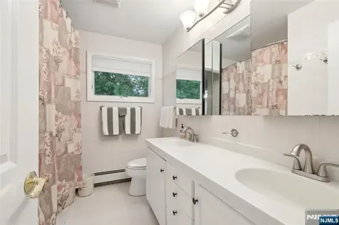 39 Chuckanutt Drive Oakland NJ 07436