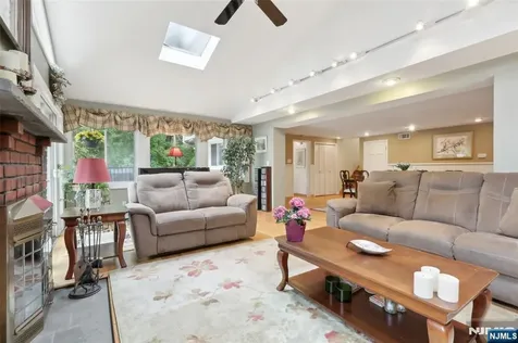 39 Chuckanutt Drive Oakland NJ 07436