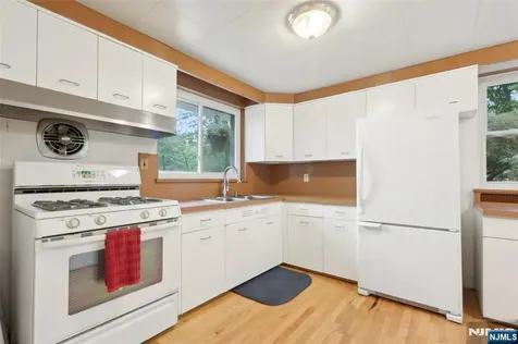 39 Chuckanutt Drive Oakland NJ 07436
