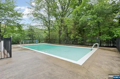 39 Chuckanutt Drive Oakland NJ 07436