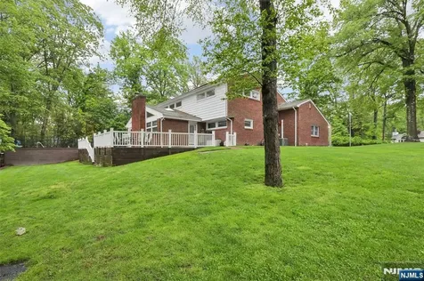 39 Chuckanutt Drive Oakland NJ 07436