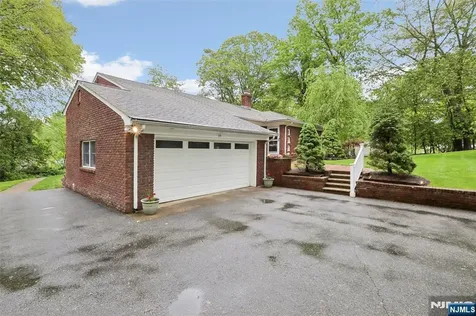 39 Chuckanutt Drive Oakland NJ 07436