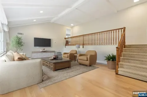 39 Chuckanutt Drive Oakland NJ 07436