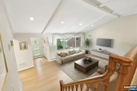 39 Chuckanutt Drive Oakland NJ 07436