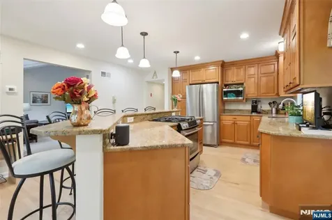 39 Chuckanutt Drive Oakland NJ 07436