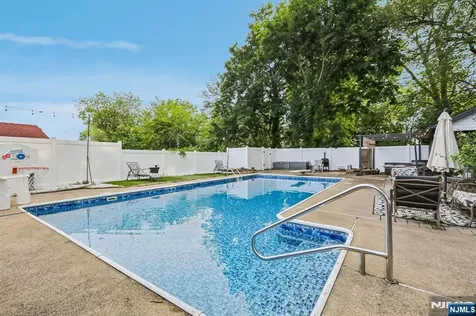 21 Mountainview Avenue Nutley NJ 07110
