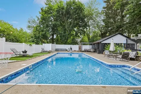 21 Mountainview Avenue Nutley NJ 07110