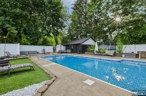 21 Mountainview Avenue Nutley NJ 07110