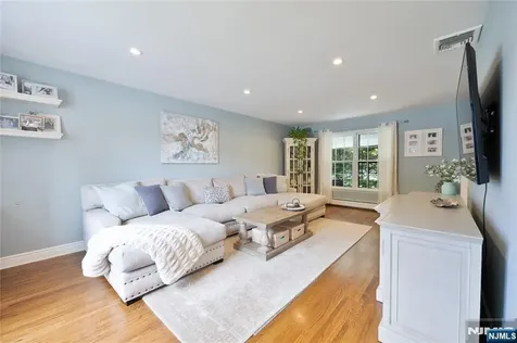 18 Marguerite Lane Montville Township NJ 07082