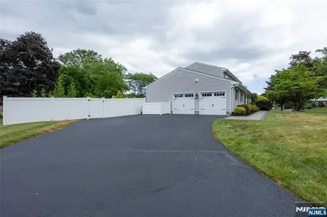 18 Marguerite Lane Montville Township NJ 07082