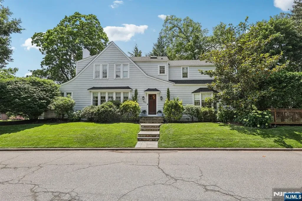 490 Ackerman Avenue Ho-ho-kus NJ 07423