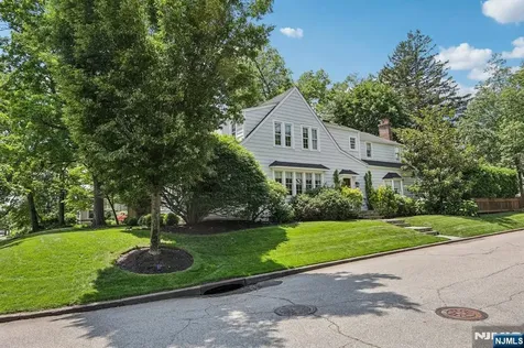 490 Ackerman Avenue Ho-ho-kus NJ 07423