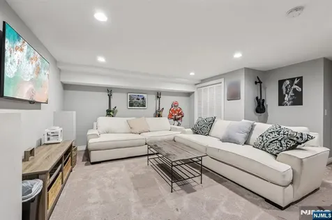 490 Ackerman Avenue Ho-ho-kus NJ 07423