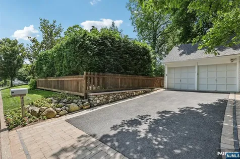 490 Ackerman Avenue Ho-ho-kus NJ 07423