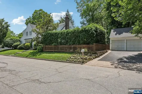 490 Ackerman Avenue Ho-ho-kus NJ 07423