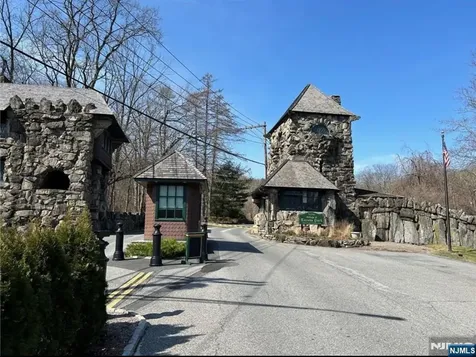 1 Lookout Road Tuxedo Park NY 10987