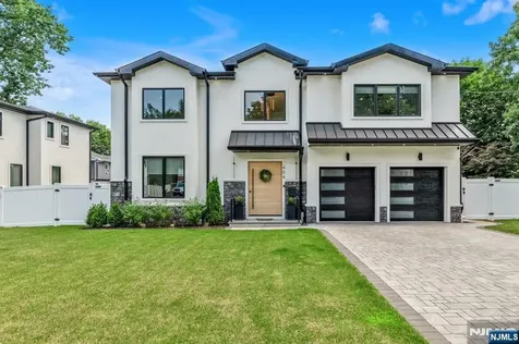 404 Willard Road Paramus NJ 07652