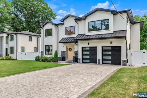 404 Willard Road Paramus NJ 07652