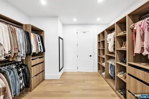 404 Willard Road Paramus NJ 07652