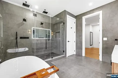 404 Willard Road Paramus NJ 07652