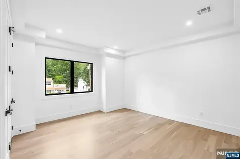 404 Willard Road Paramus NJ 07652