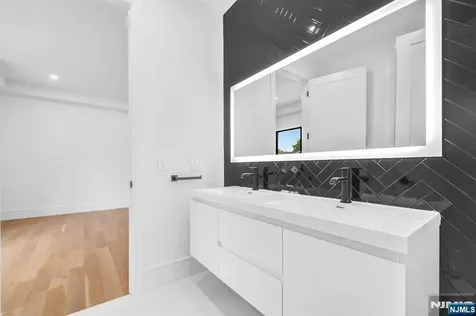 404 Willard Road Paramus NJ 07652