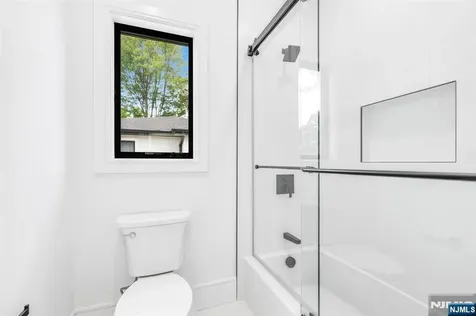 404 Willard Road Paramus NJ 07652