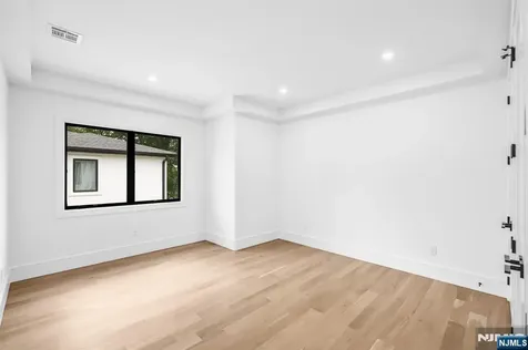 404 Willard Road Paramus NJ 07652