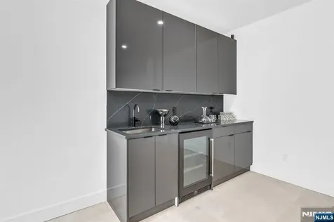 404 Willard Road Paramus NJ 07652