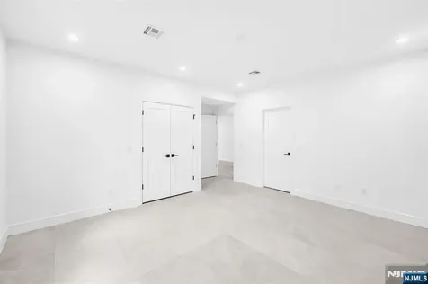 404 Willard Road Paramus NJ 07652