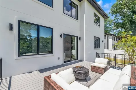 404 Willard Road Paramus NJ 07652