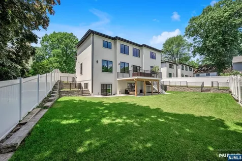 404 Willard Road Paramus NJ 07652